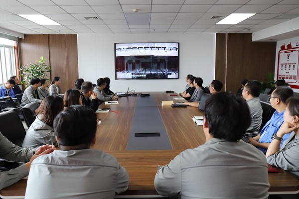 观看警示教育片(1)_1.jpg