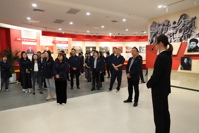 顷刻能源公司党支部开展“深化党纪学习教育 ‘顷芯’护航彰显担当”主题党日活动2 (1).jpg